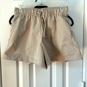 Good American khaki shorts